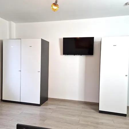 Meribu G31 Wohnung Fuer Monteure Und Arbeiter Essen Buitenkant foto