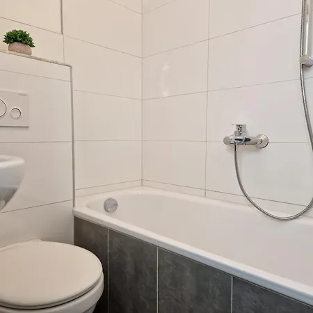 Meribu G31 Wohnung Fuer Monteure Und Arbeiter Essen Buitenkant foto